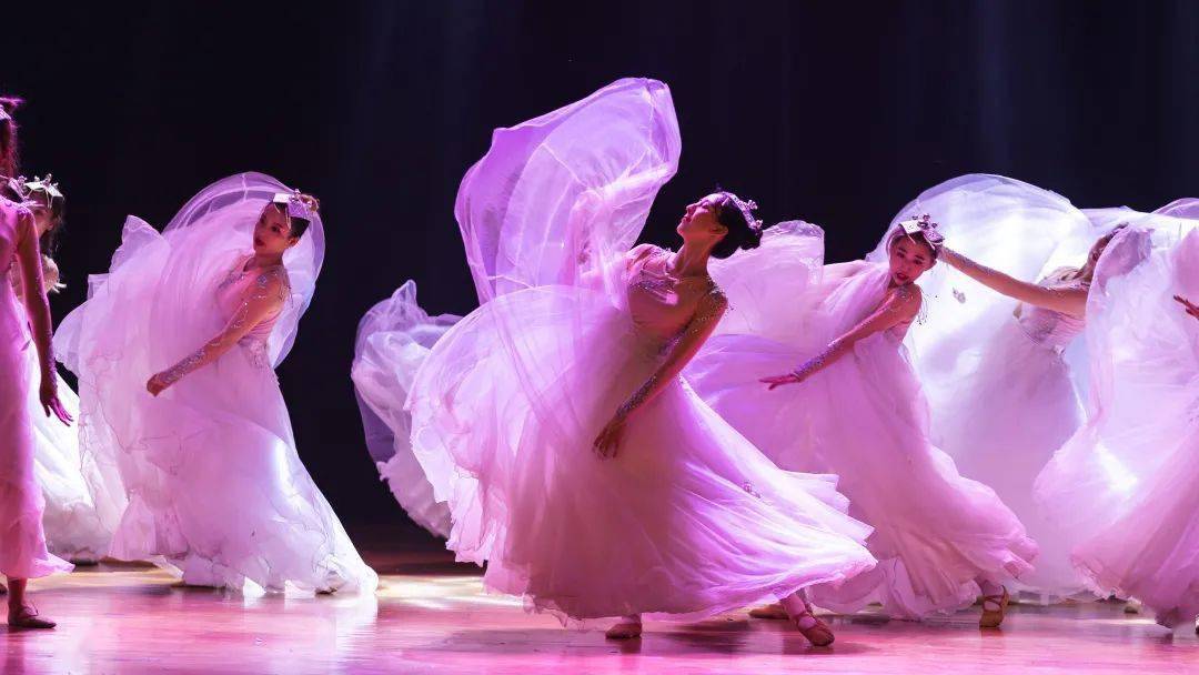 GhostWin8.164 位纯净版：让你的电脑如舞者般纯粹简洁，运行速度超快