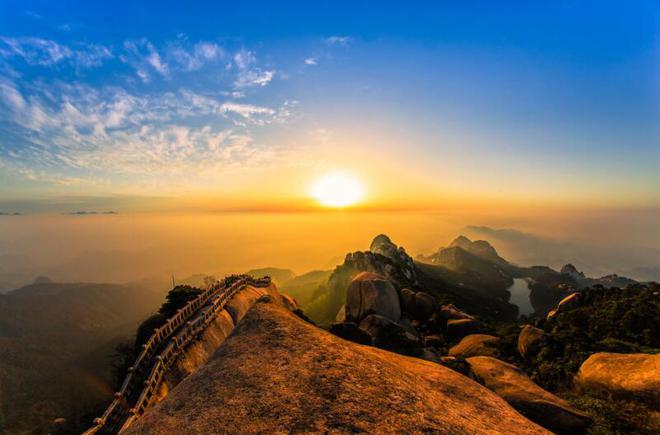 学生证虽小，却承载着学生的身份、责任与便利