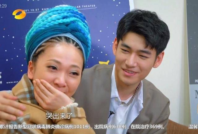 白领吐槽电脑：爱它助我工作，恨它频出故障，真是又爱又恨